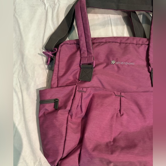 Sherpani Travel Bag - Picture 3 of 9